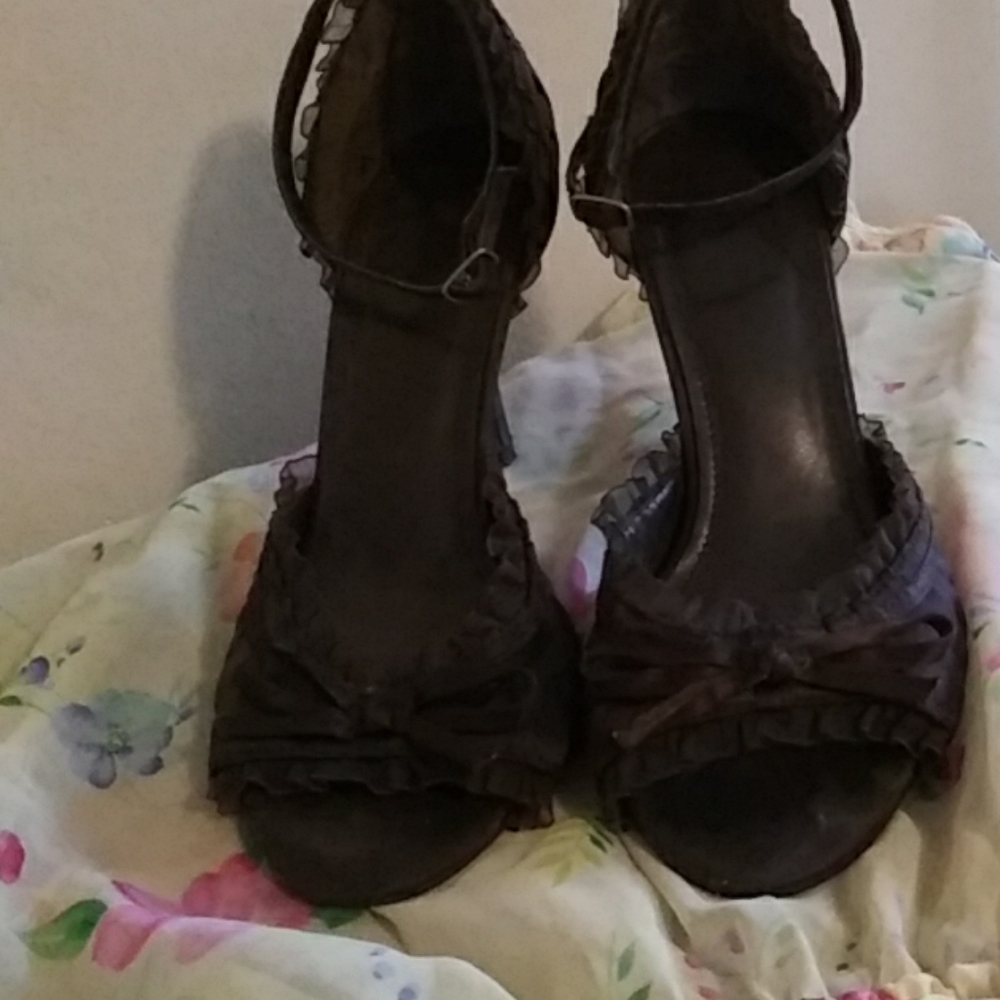 Darling Brown Lace Pumps
